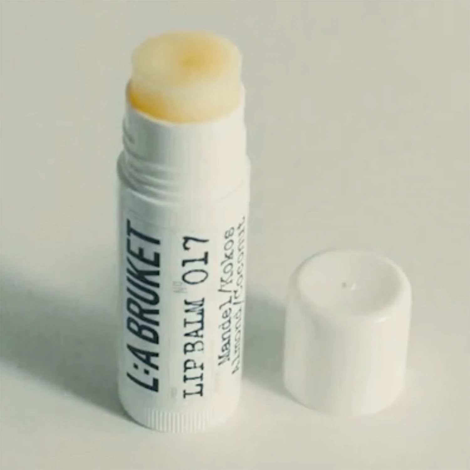 L:A Bruket Lip Balm Baume à Lèvres Protecteur 017 – Image 4