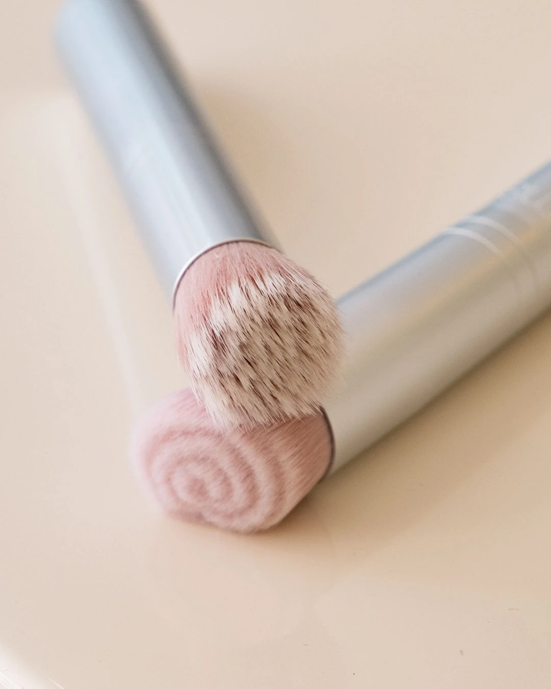 RMS Beauty Skin2Skin Blush Brush – Image 2