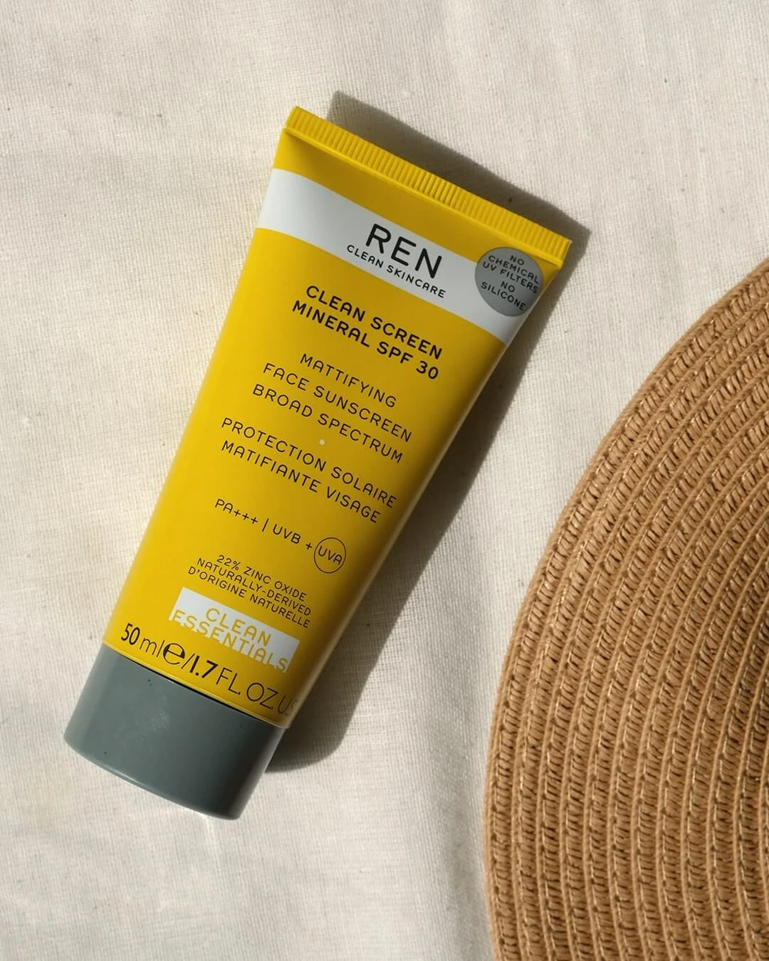 REN CLEAN SKINCARE Clean Screen Protection Solaire Matifiante Visage SPF 30 – Image 2