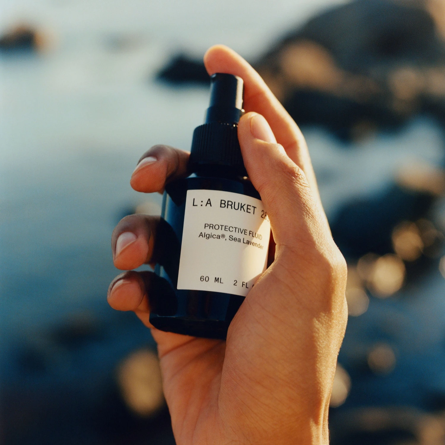 L:A Bruket Protective Fluide Crème Légère 281 – Image 2