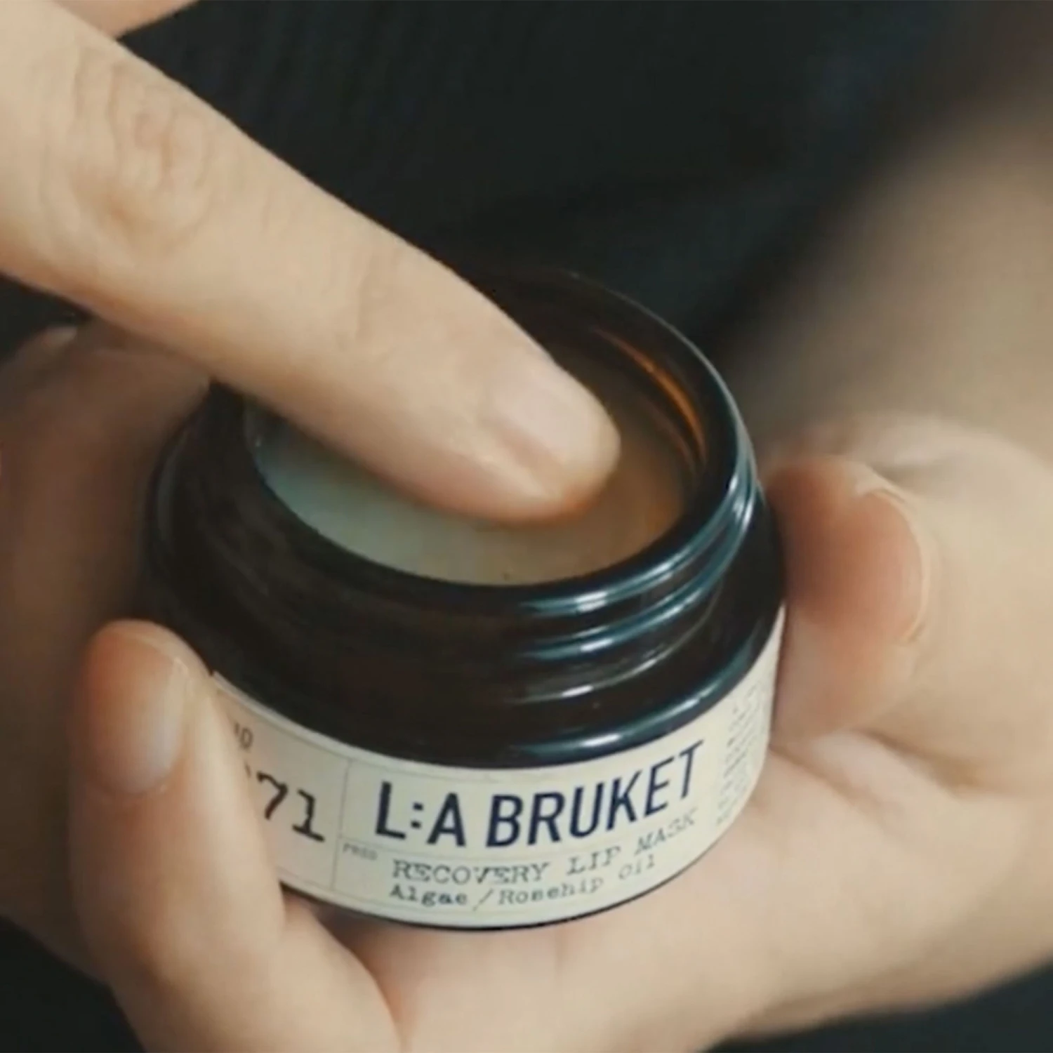 L:A Bruket Recovery Lip Masque Régénérant Lèvres 271 – Image 3